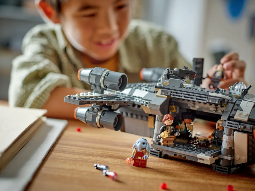 LEGO Star Wars 75374 The Onyx Cinder 8 1024x769