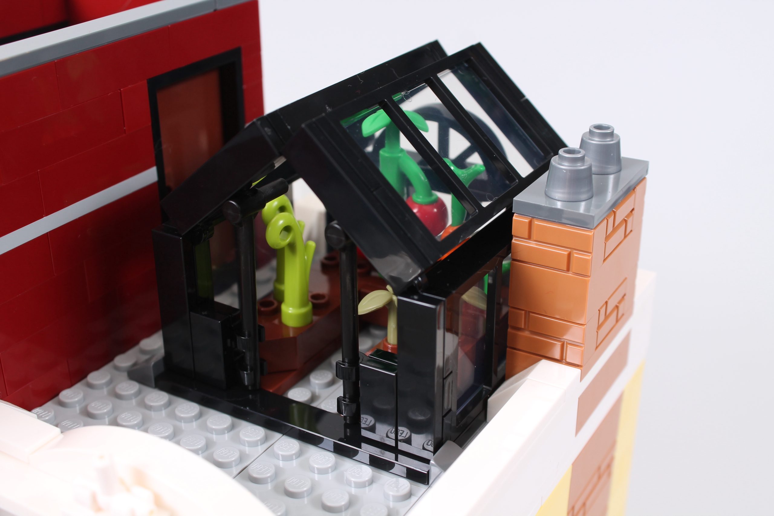 LEGO Icons 10312 Jazz Club review 24 scaled