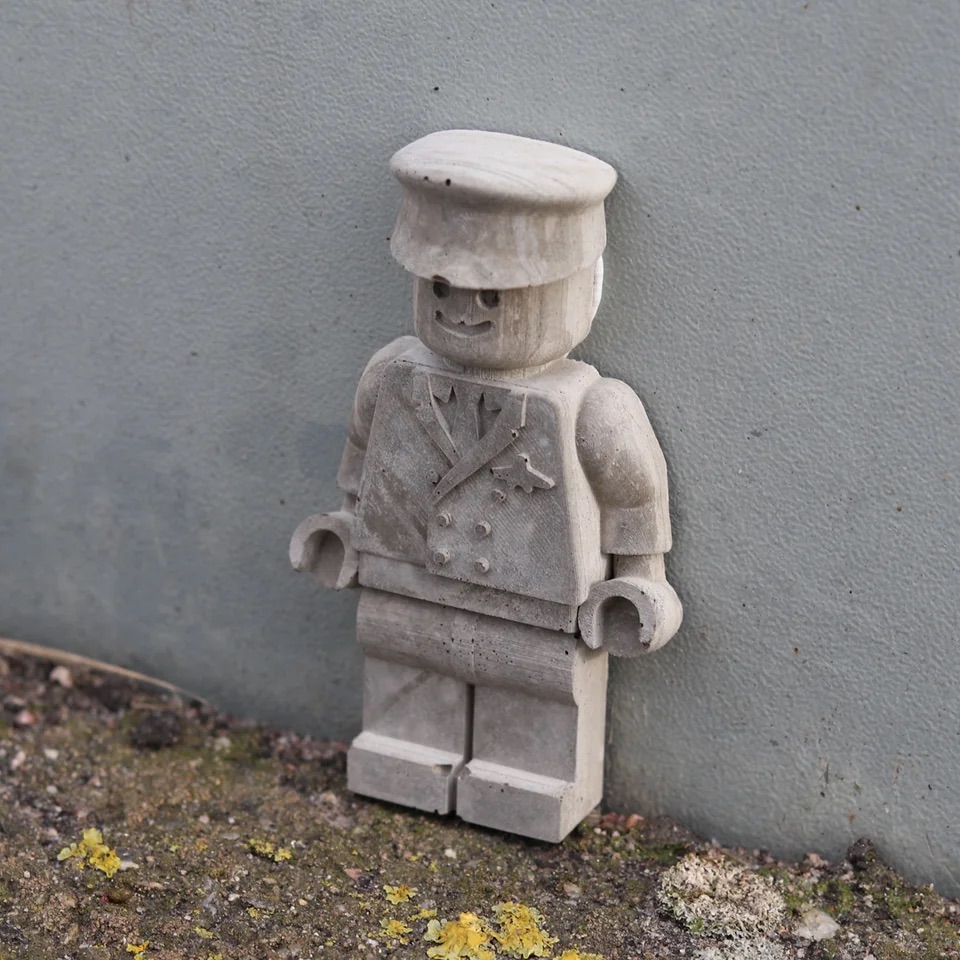 TheSketchyMaker LEGO concrete minifigures 6