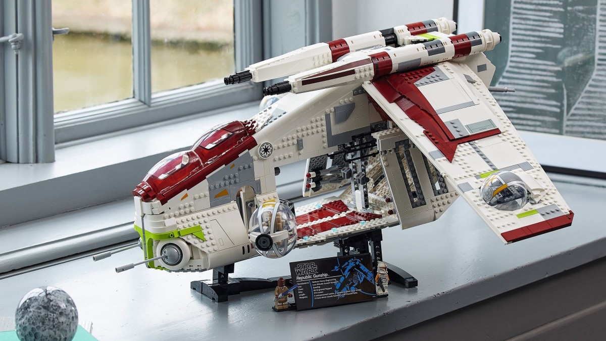 19% off LEGO Star Wars 75309 Republic Gunship for Zavvi LEGO week