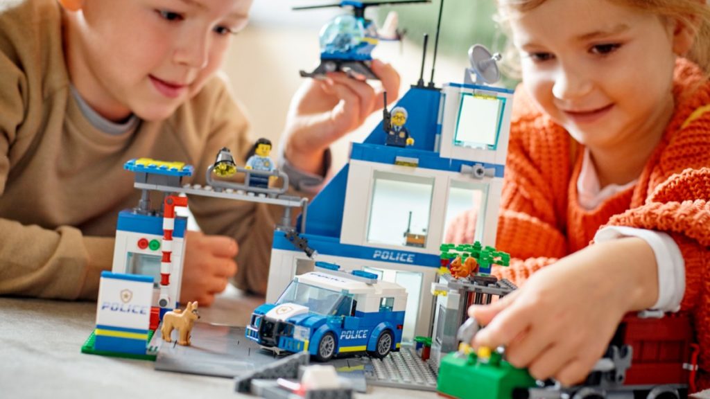 LEGO CITY 60316 Police Station lifestyle featured 1024x576