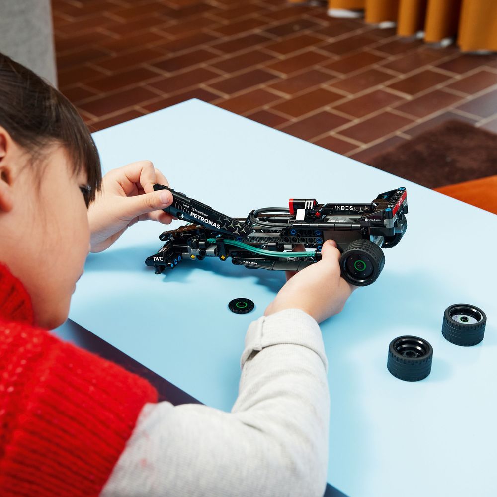 LEGO Technic 42165 Mercedes AMG F1 W14 E Performance Pull Back 05