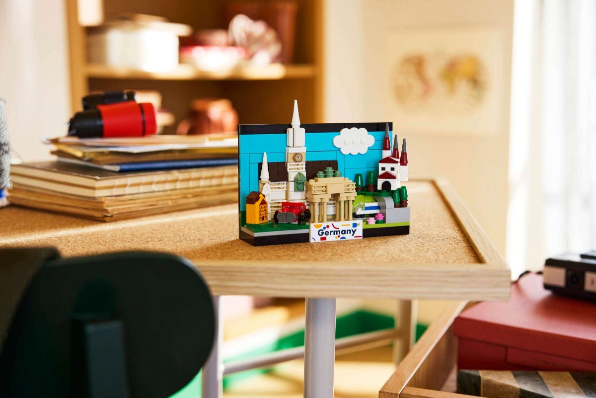 LEGO Creator 40954 Germany Postcard 7 1200x801