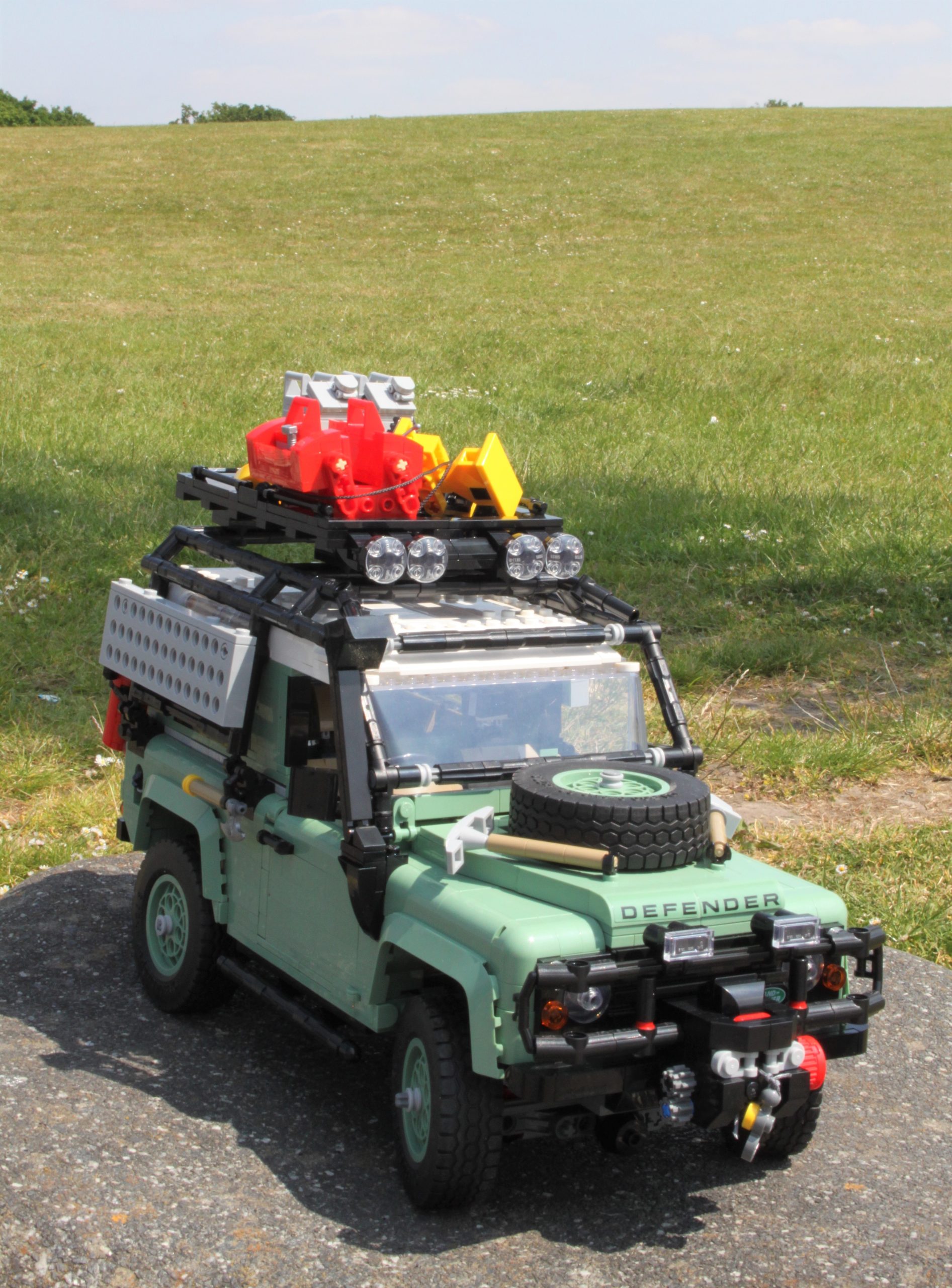 LEGO ICONS 10317 LAND ROVER CLASSIC DEFENDER 90 review outside 4 scaled