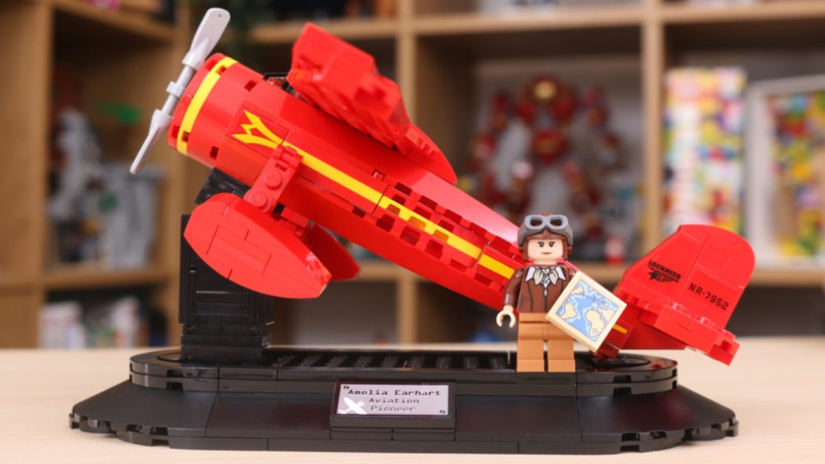 LEGO accidentally sold too many copies of 40450 Amelia Earhart Tribute