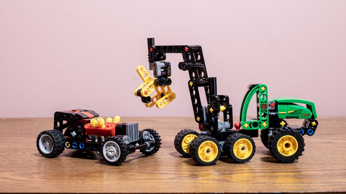 LEGO Technic 42218 John Deere 1470H Wheeled Harvester LEGO Technic 30735 Hot Rod Car 1 1200x675