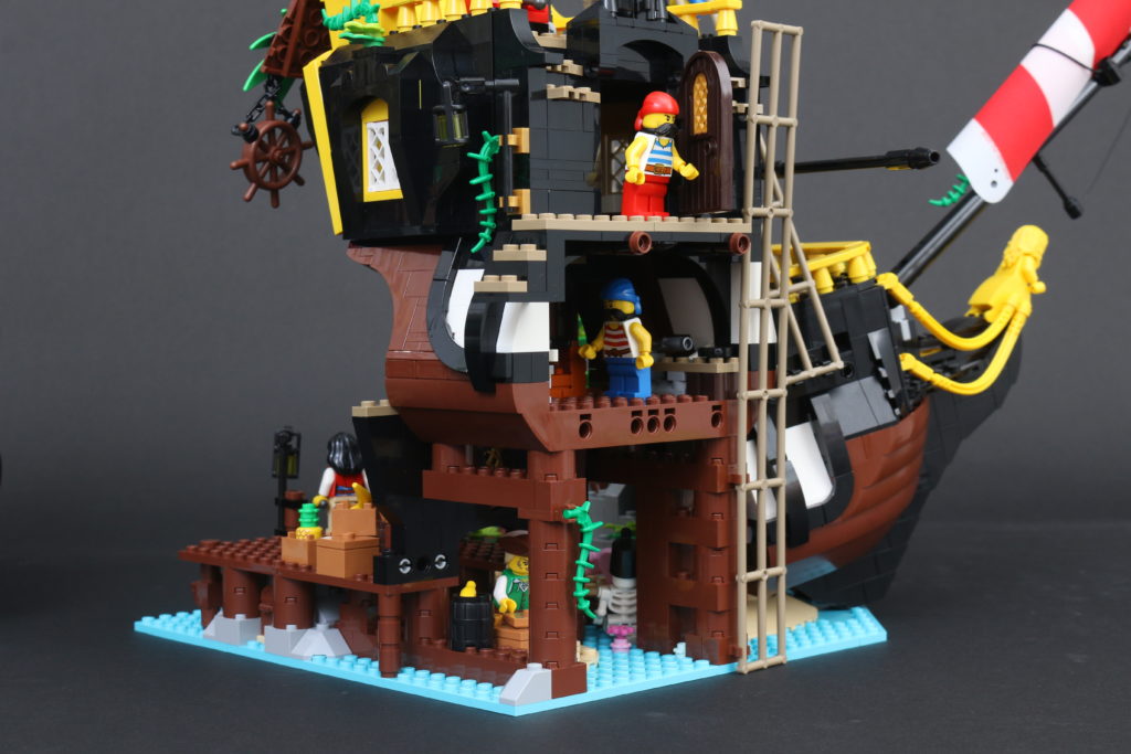 LEGO Ideas 21322 Pirates of Barracuda Bay review 38