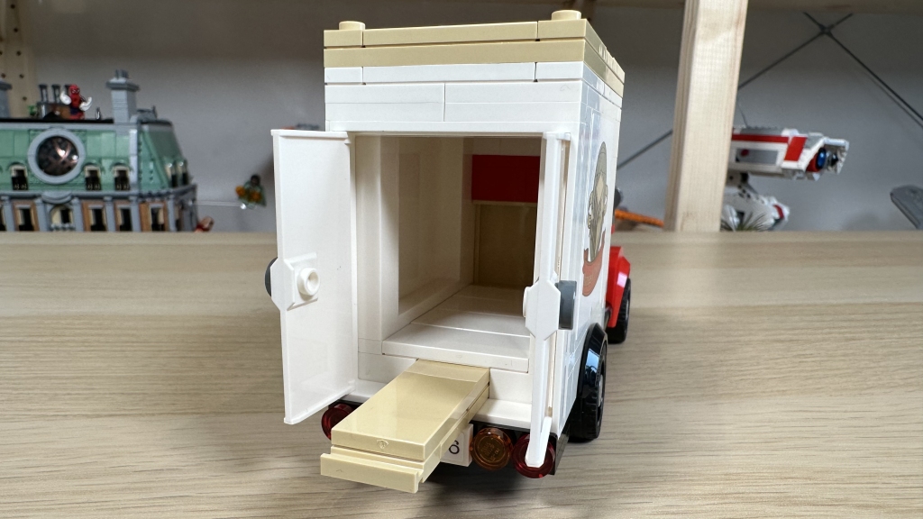 LEGO Icons 40586 Moving Truck gift with purchase review 12 1024x576