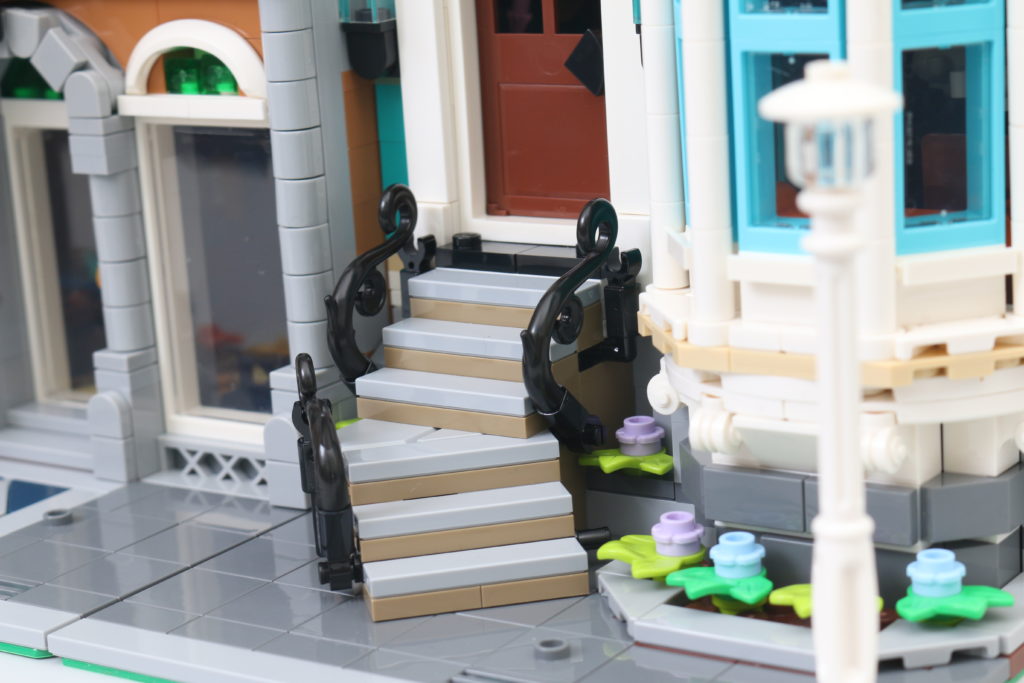 LEGO Creator Expert 10270 Bookshop review 38
