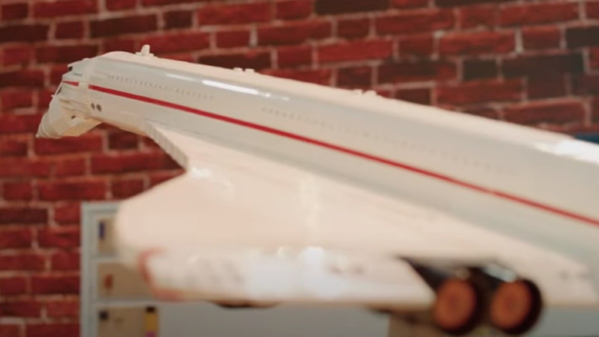 How LEGO Icons 10318 Concorde accommodates its best feature