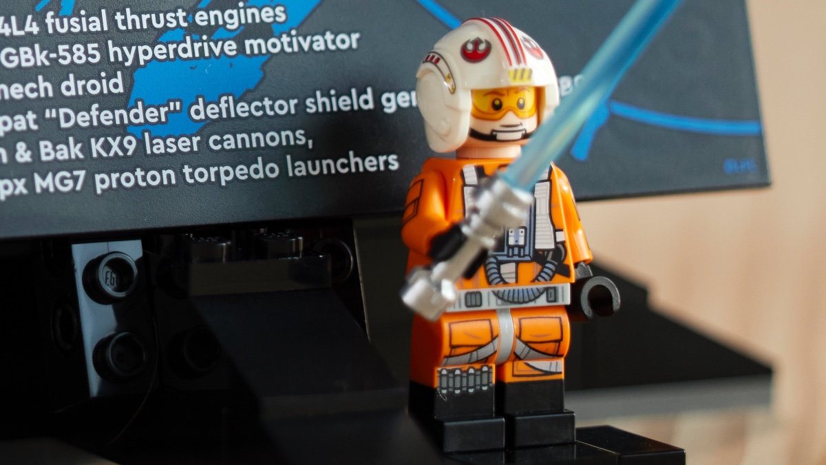 LEGO Star Wars 75355 X wing Starfighter featured Luke