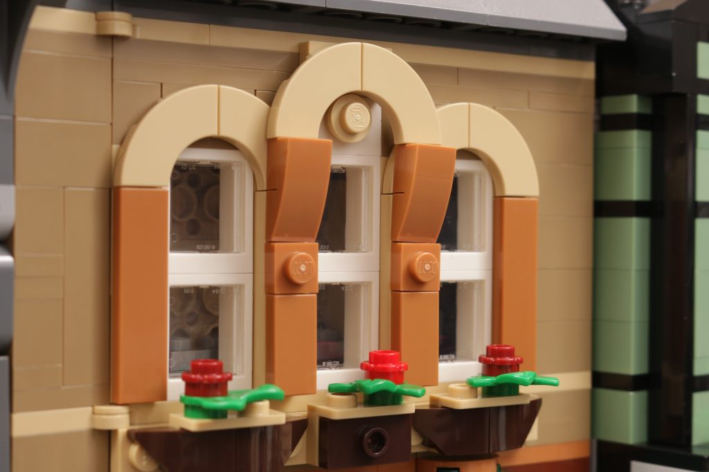 LEGO Icons 10351 Sherlock Holmes Book Nook review 32 1024x683