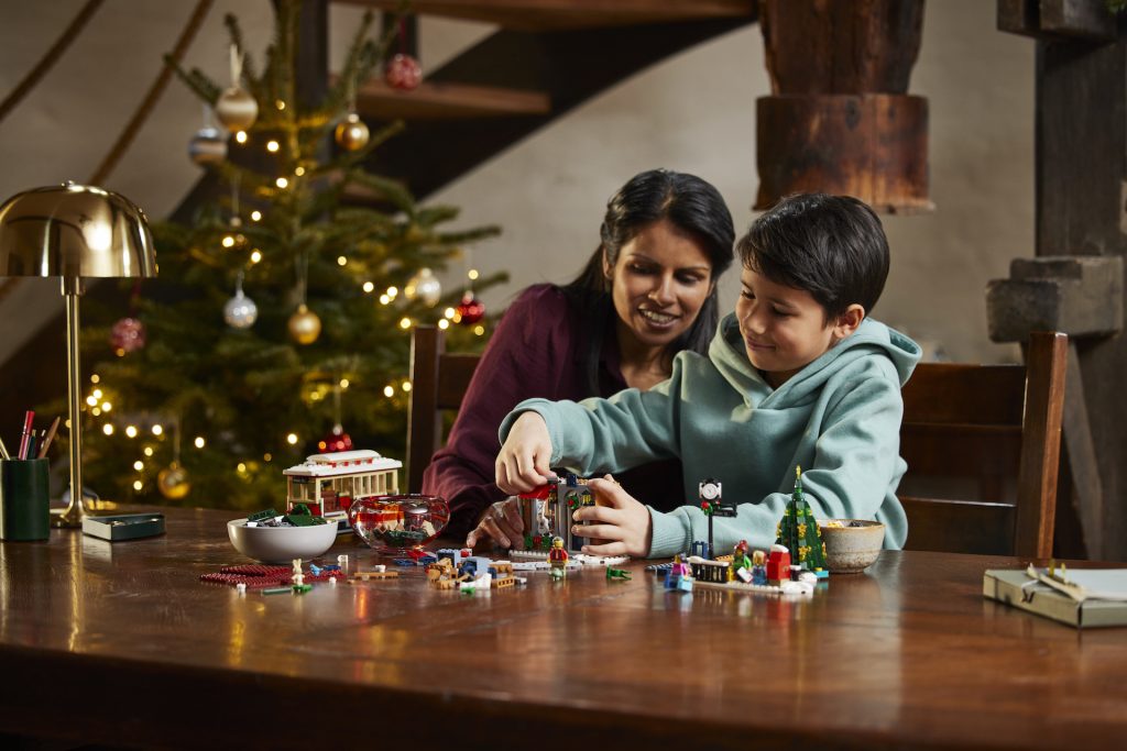 LEGO Winter Village 10308 Holiday Main Street 22 1024x683