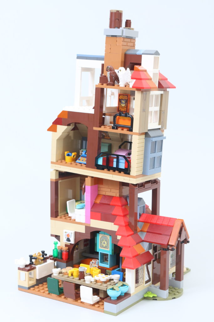 LEGO Harry Potter 75980 Attack on the Burrow review 29