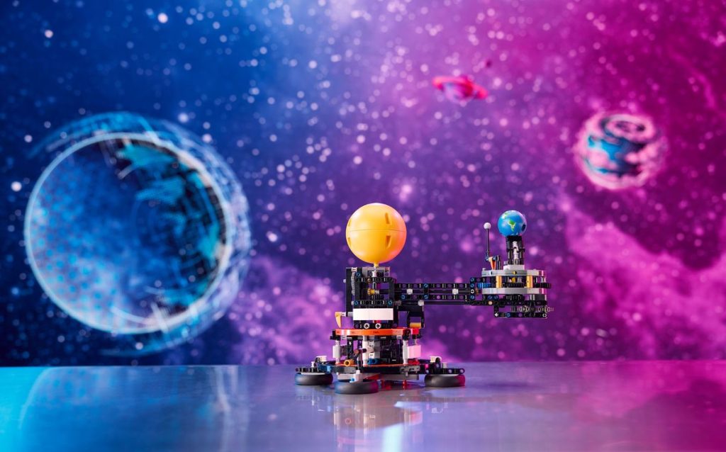 LEGO Technic 42179 Planet Earth and Moon in Orbit 4 1024x638