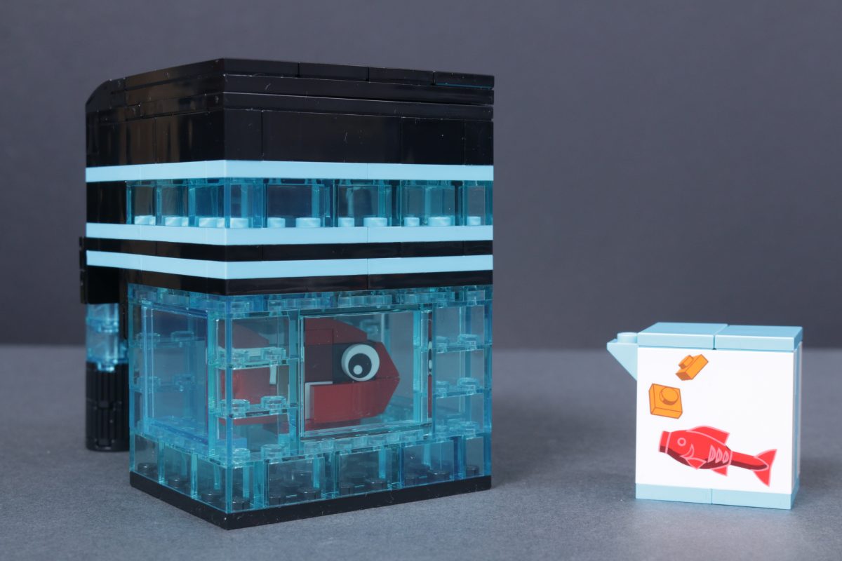 LEGO Icons 5009823 Fish Tank Filter Fish Food review 2 1200x800