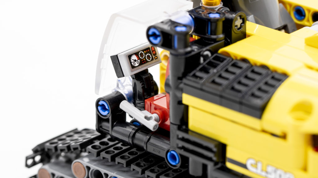 LEGO Technic 42121 Heavy Duty Excavator 11