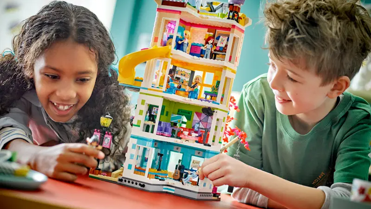 LEGO Friends summer wave appears on official LEGO website