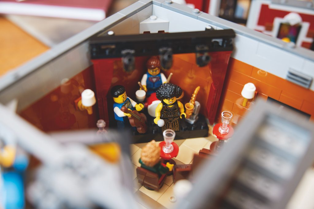 LEGO Icons 10312 Jazz Club 24 1024x683