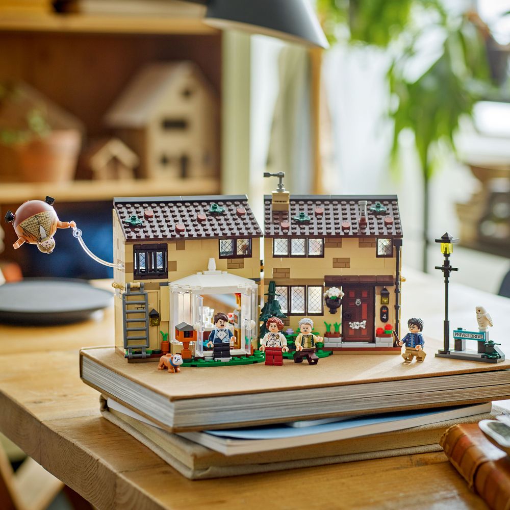 LEGO Harry Potter 76451 Privet Drive Aunt Marges Visit 1