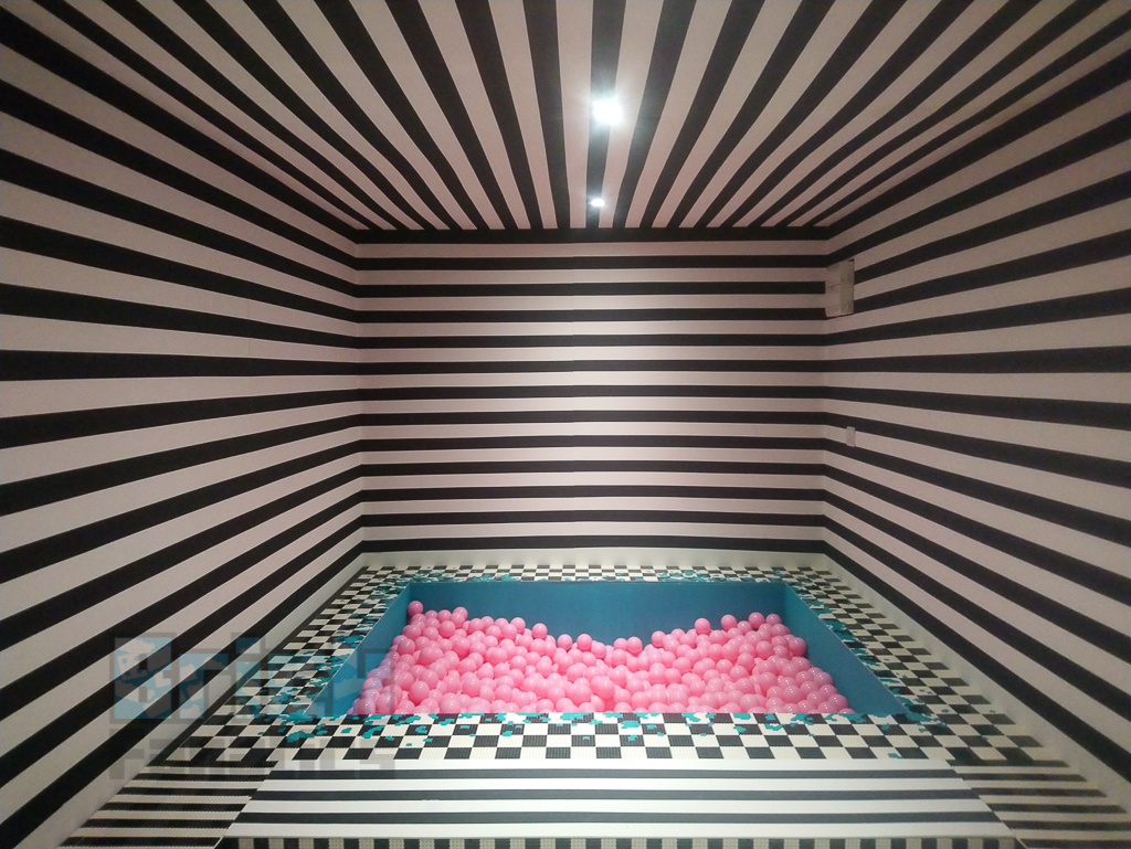 LEGO HOUSE OF DOTS inside 12