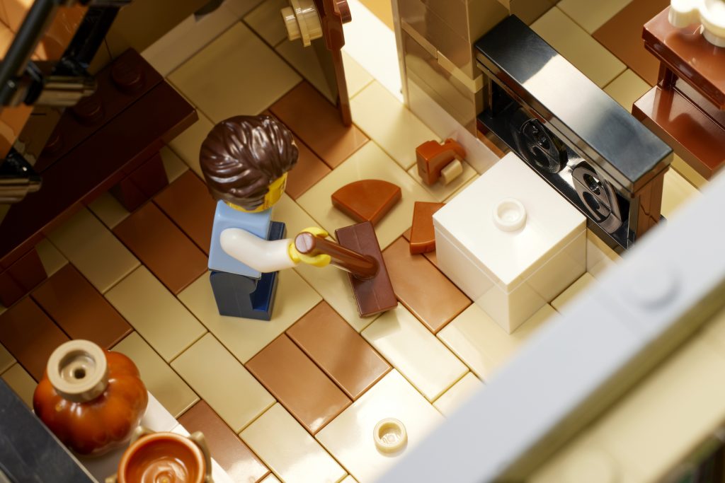 LEGO Icons 10326 Natural History Museum 9 1024x683
