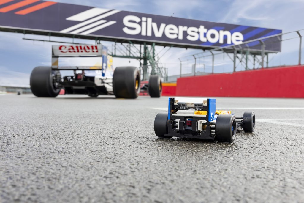 LEGO Icons 10353 Williams Racing FW24B Nigel Mansell 8 1024x683