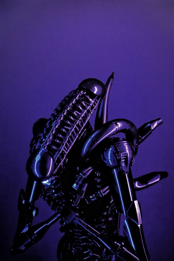 Lukasz Alagierski LEGO Alien Xenomorph 2 684x1024