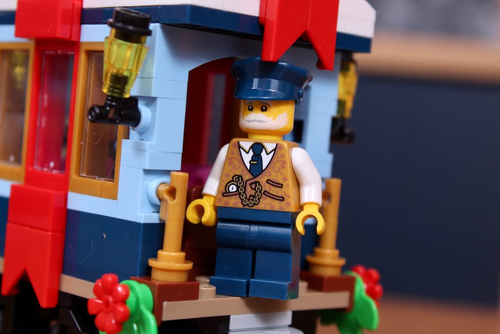 LEGO Winter Village 10361 Holiday Express Train review 32 1024x684