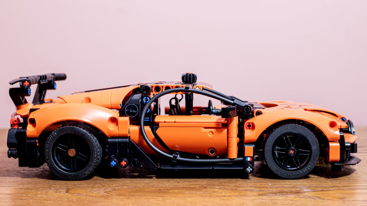 LEGO Technic 42222 Bugatti Chiron Pur Sport Hypercar 9 1200x675