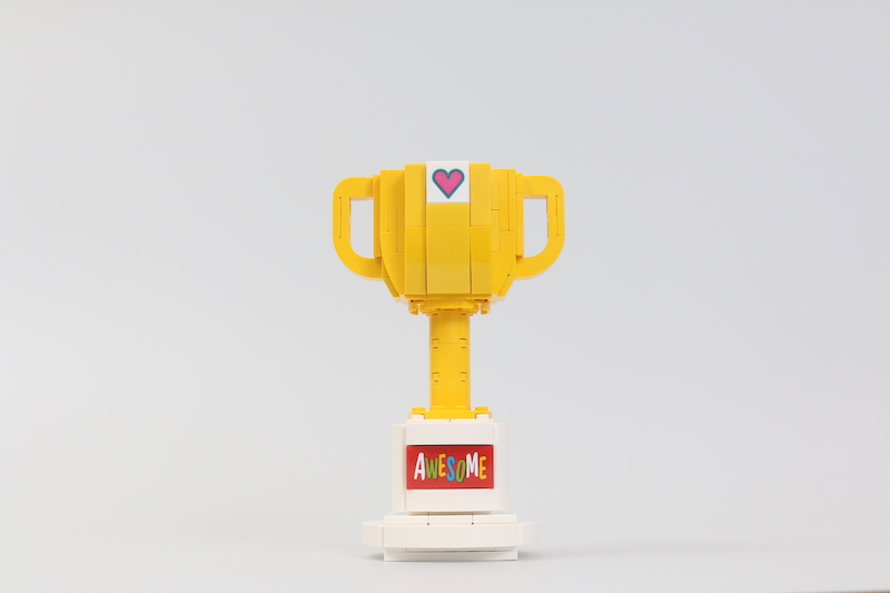 40382 Birthday Set and 40385 Trophy review 10