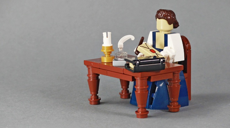 Brick Pic of the Day: Ye olde desk