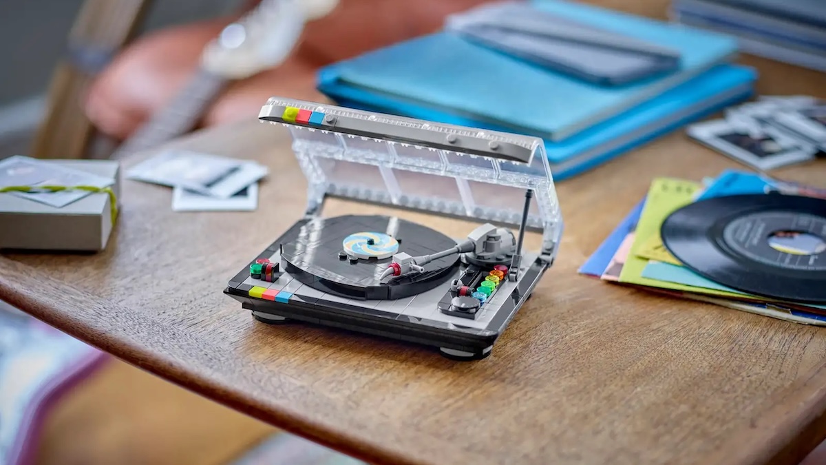 LEGO Retro Record Player sells out fast – but there are still GWPs to get