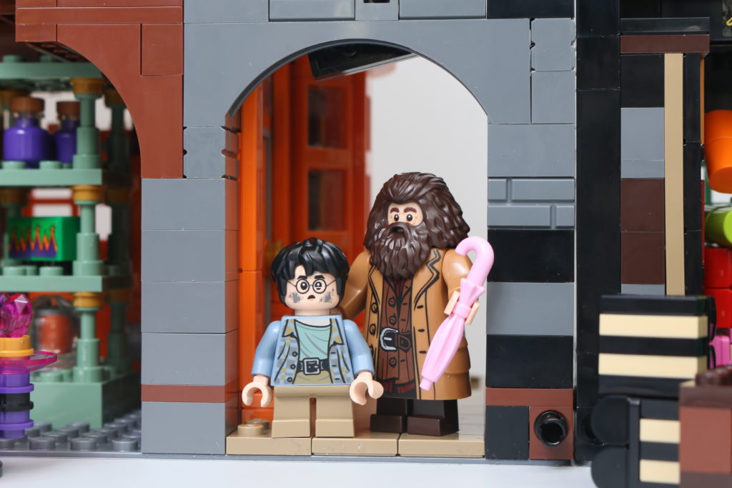 LEGO Harry Potter 75978 Diagon Alley review 6