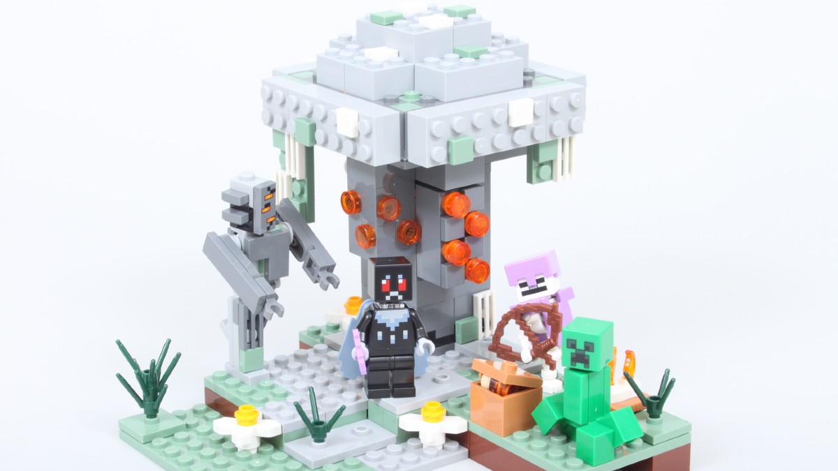 Why LEGO Minecraft's most monochromatic set so far works