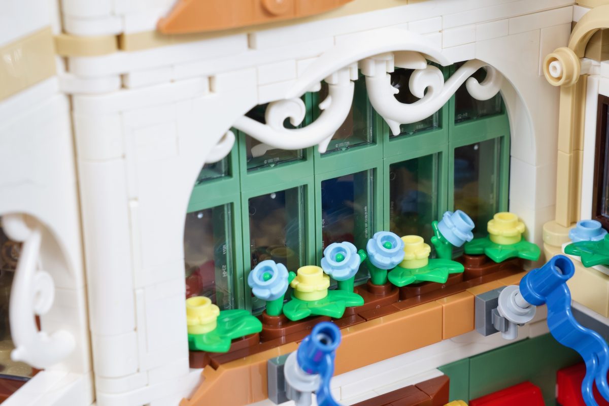 LEGO Icons 11371 Shopping Street review 25 1200x800