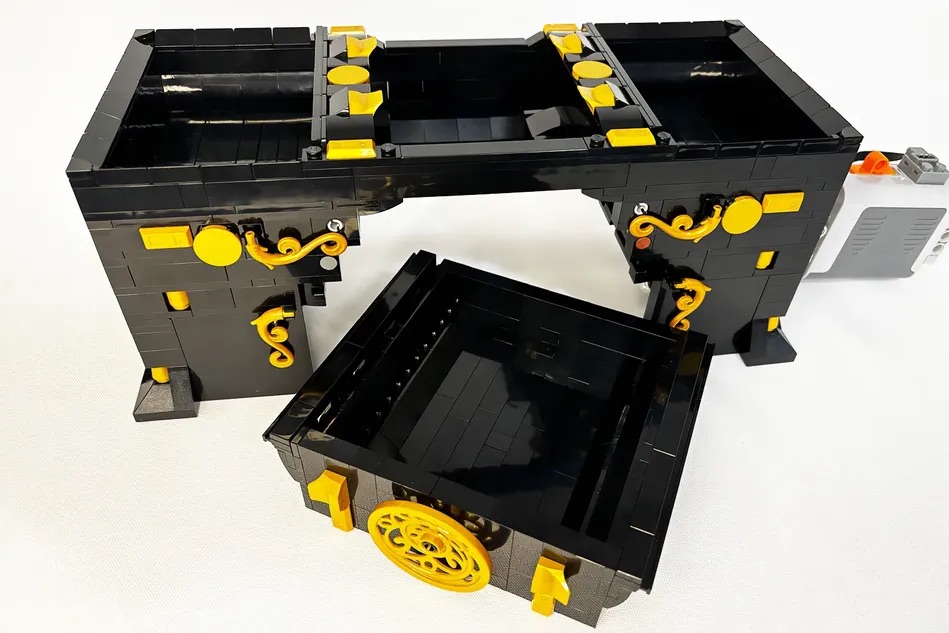 LEGO Ideas Working Ornate Card Shuffler 3