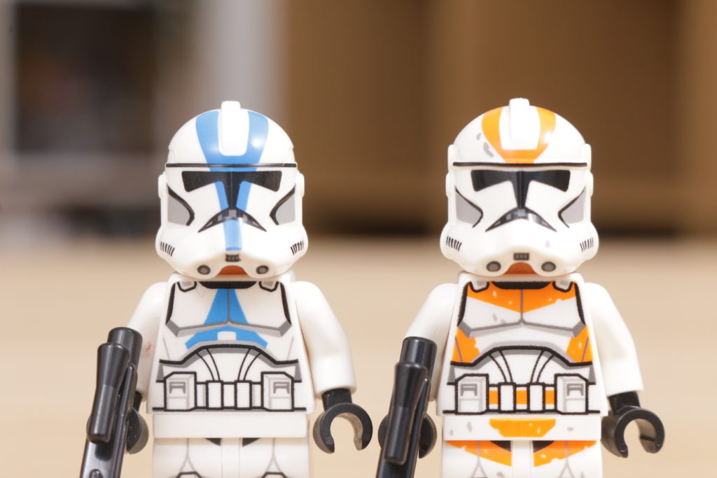 LEGO Star Wars 75337 AT TE Walker 212th 501st Ahsoka 187th Legion Clone Trooper comparison 9 1024x683
