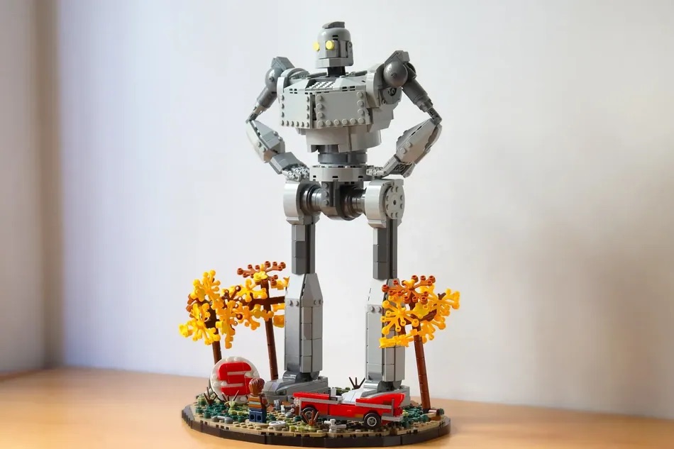 LEGO Ideas The Iron Giant in the Forest 6