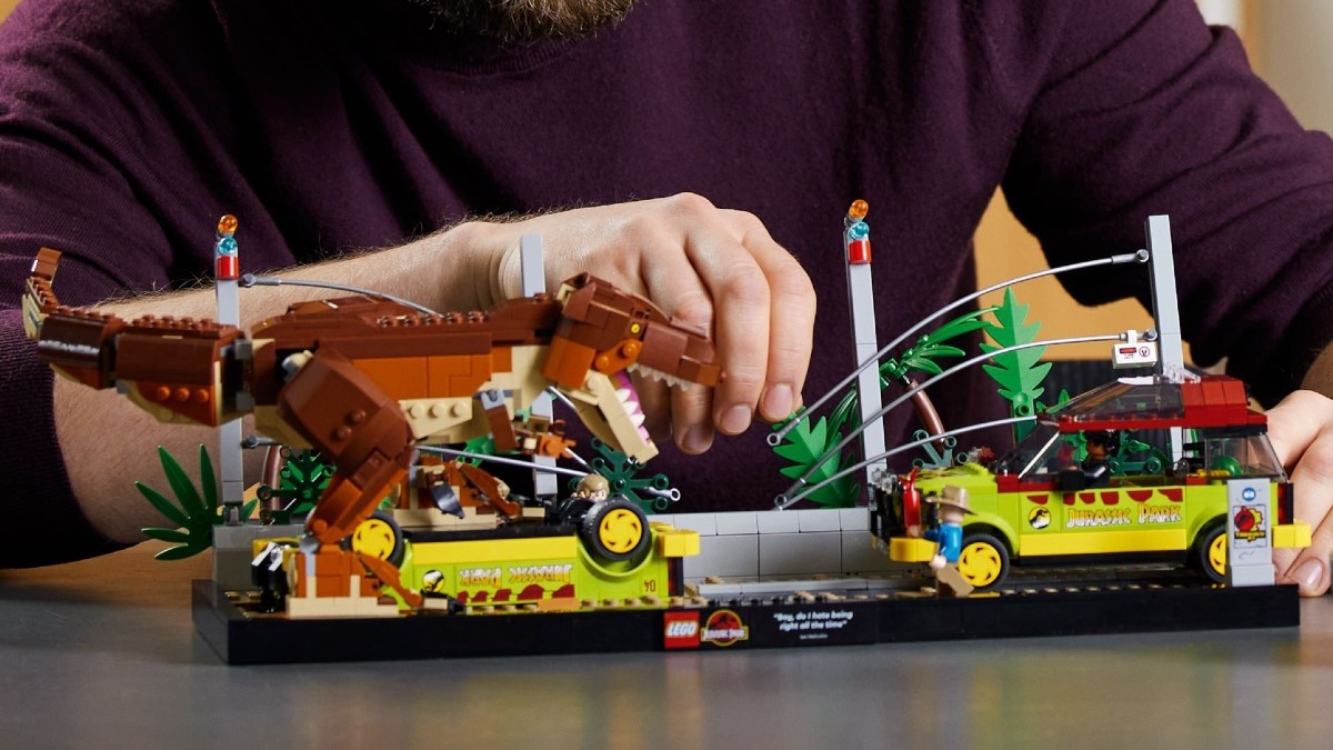 Review of LEGO Jurassic Park 76956 T. rex Breakout lands online