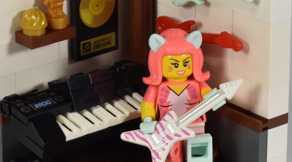 The LEGO Movie 2 Collectible Minifigures vignettes: Kitty Pop