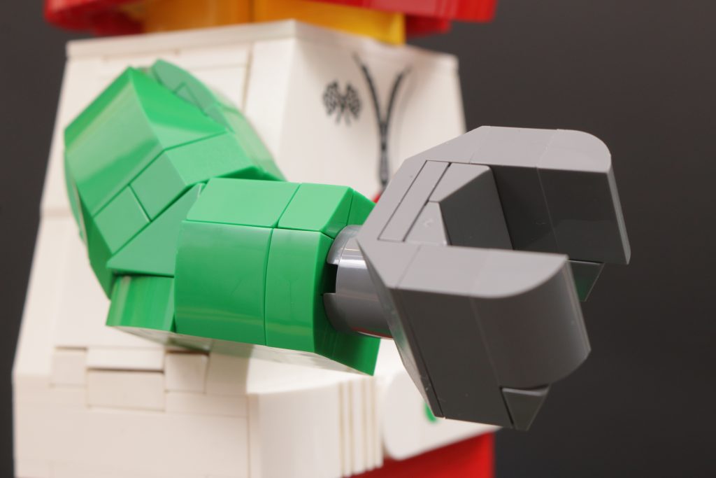 LEGO Minifigures 40819 Up Scaled Racing Driver Minifigure review 30 1024x683