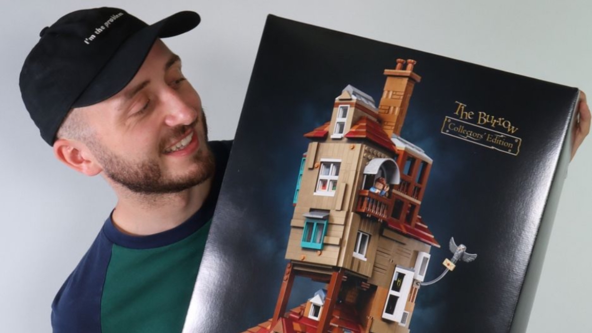 Better look at LEGO Harry Potter 76437 The Burrow Collectors’ Edition