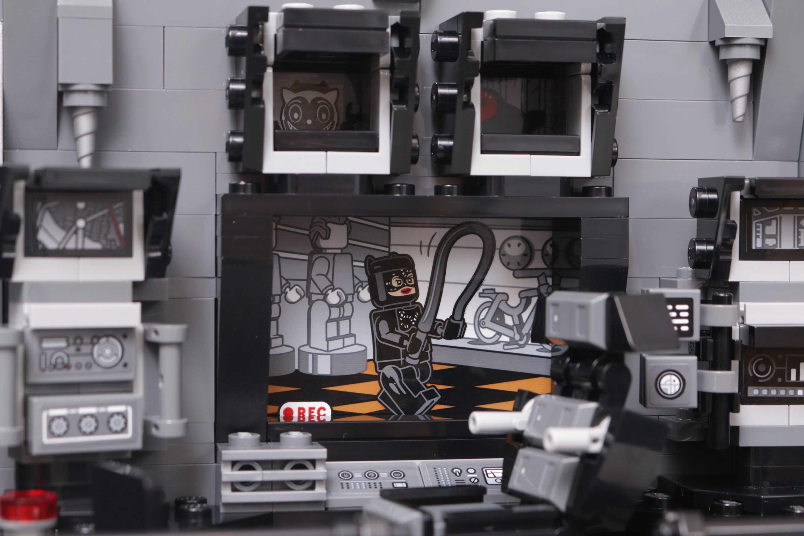 LEGO Batman 76252 Batcave – Shadow Box review 41 scaled