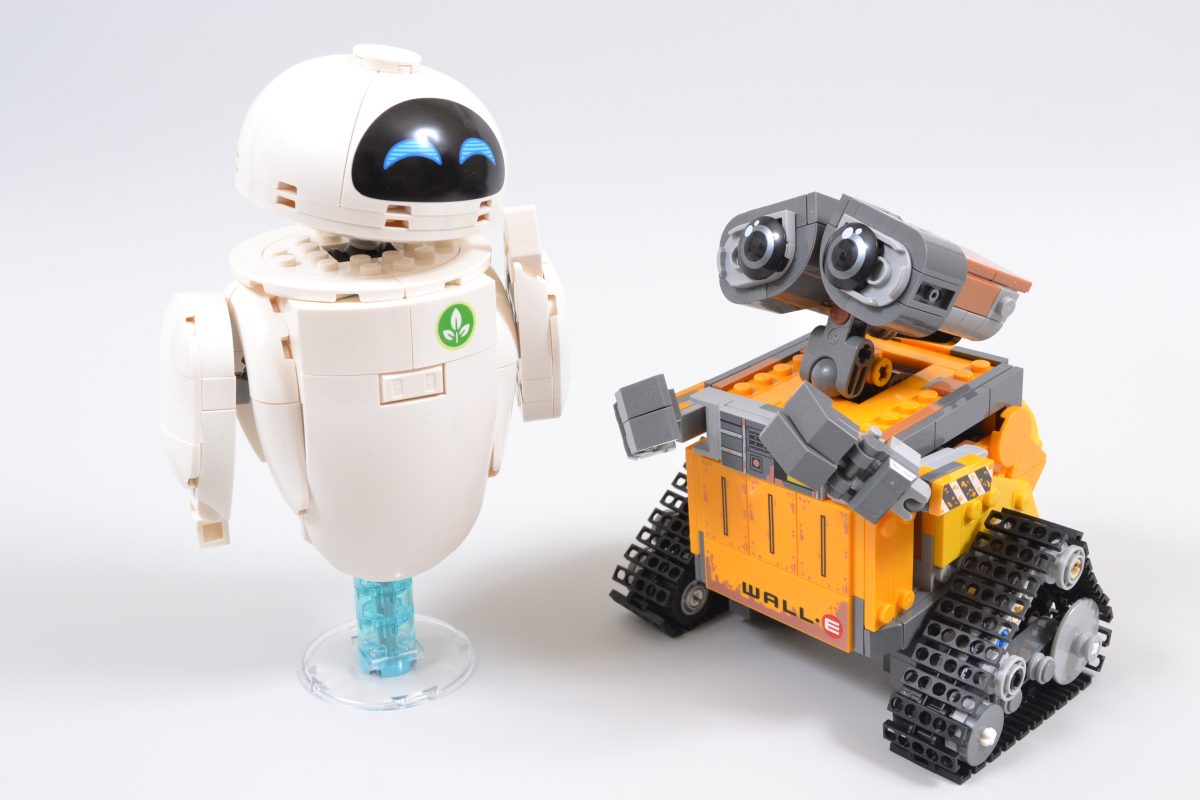 LEGO Disney 43279 WALL E and EVE 24 1200x800