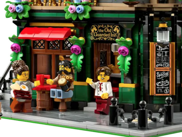 LEGO Icons 10350 Tudor Corner The Old Guarded Inn 1