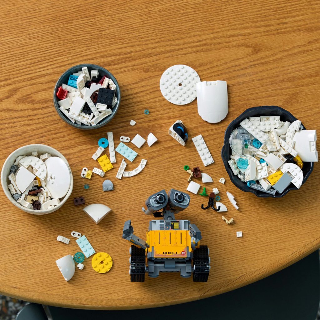 LEGO Disney 43279 WALL•E and EVE 4 1024x1024