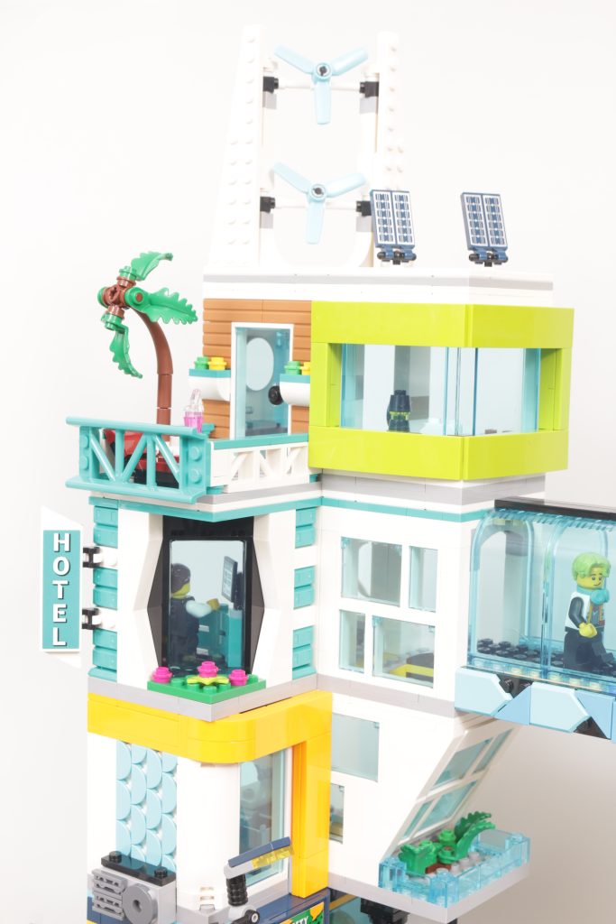 LEGO City 60380 Downtown review 18 683x1024