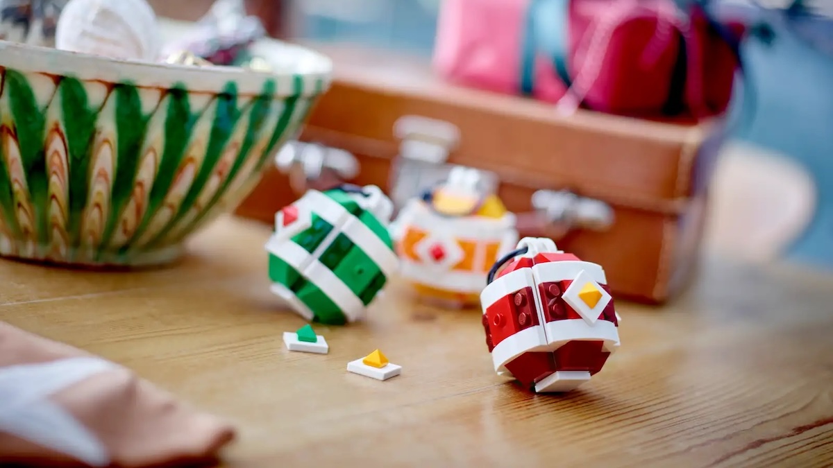 Two new LEGO free gifts spotted online ahead of Christmas shopping season