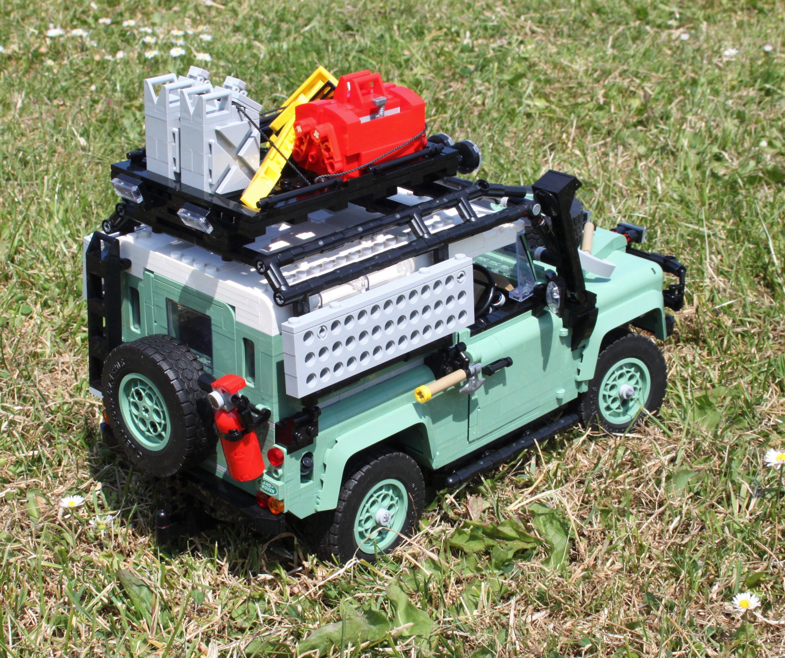 LEGO ICONS 10317 LAND ROVER CLASSIC DEFENDER 90 review outside 1 scaled
